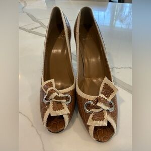 Stuart Weitzman Elegant Brown/Cream Peep-Toe Heels, Size 10N NWOT